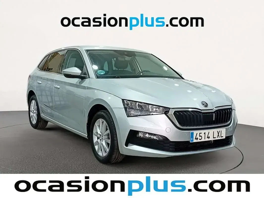 Usado Skoda Scala 150 CV (110 kW) 2022 Plateado Utilitario