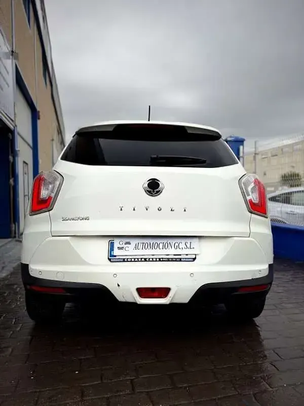Usado SsangYong Tivoli 128 CV (94 kW) 2016 Blanco SUV