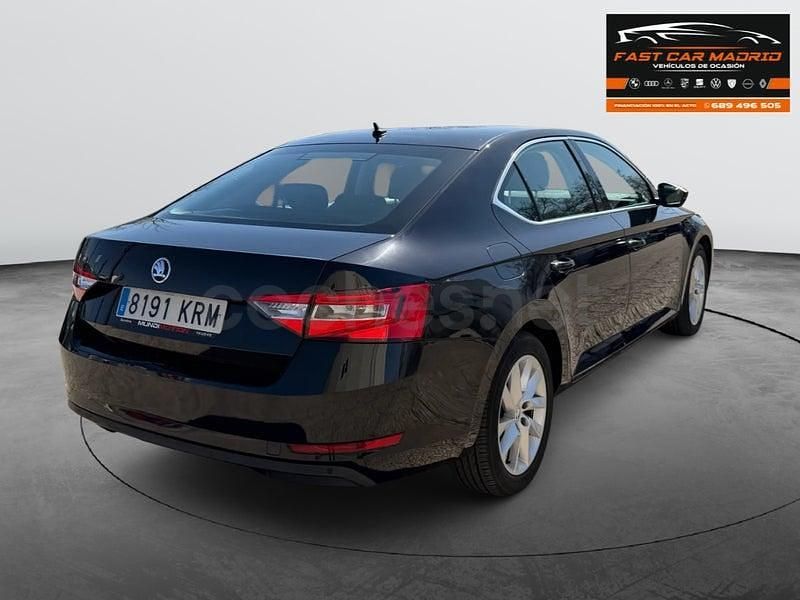 Usado Skoda Superb SportLine 150 CV (110 kW) 2018 Negro Berlina