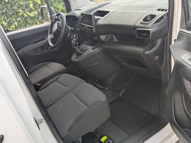 Usado Citroën Berlingo 102 CV (75 kW) 2021 Blanco Monovolumen