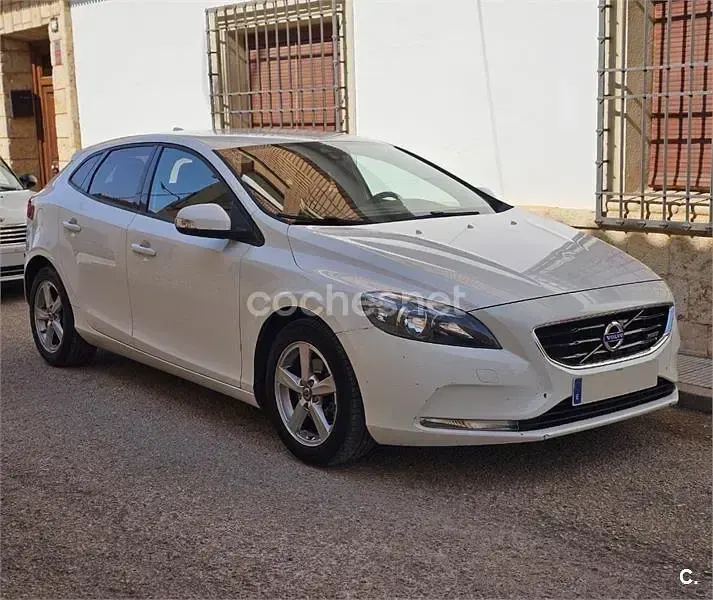 Usado Volvo V40 Kinetic 115 CV (84 kW) 2013 Blanco Berlina