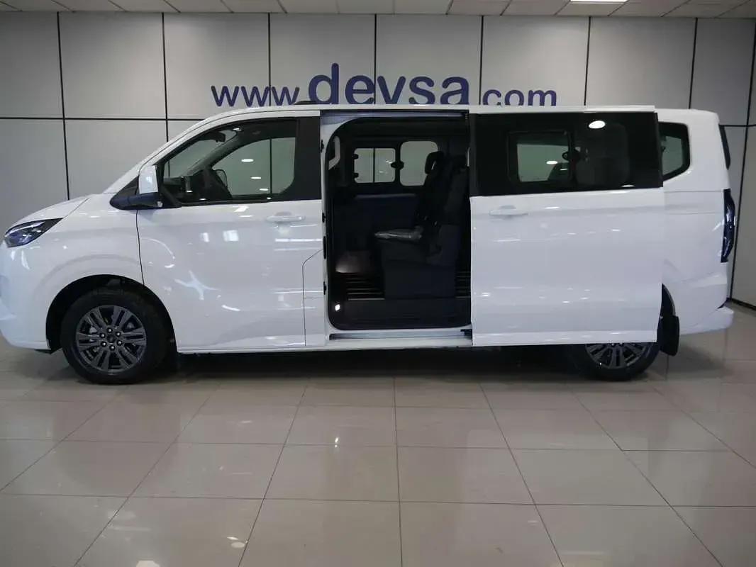 Usado Ford Tourneo Titanium 232 CV (170 kW) 2024 Blanco Familiar