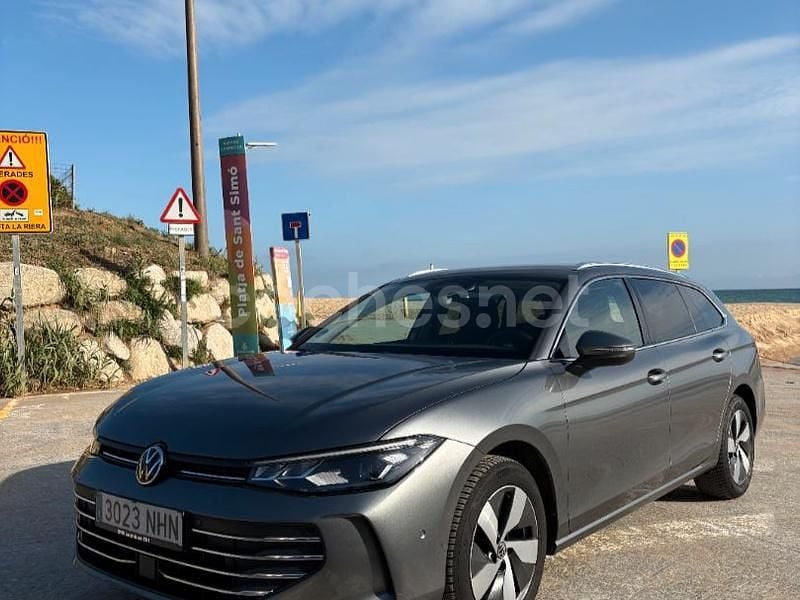 Usado VW Passat Business 150 CV (110 kW) 2024 Gris / plata Familiar
