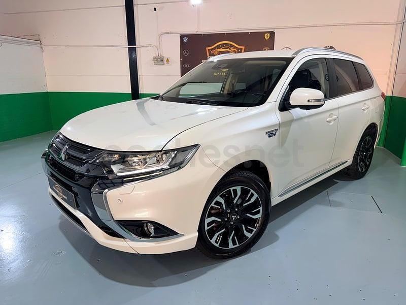 Usado Mitsubishi Outlander P-HEV 203 CV (149 kW) 2017 Blanco SUV