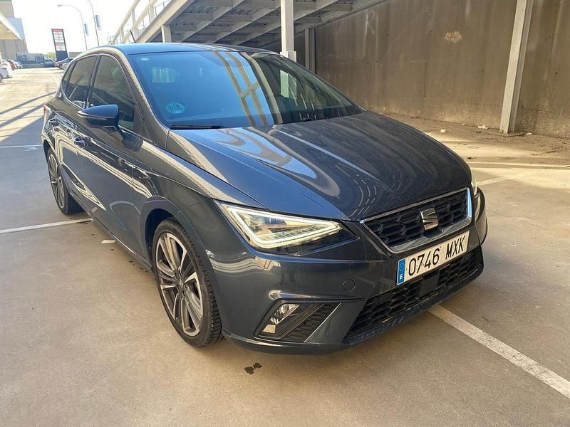 Usado Seat Ibiza FR 115 CV (84 kW) 2024 Gris Utilitario