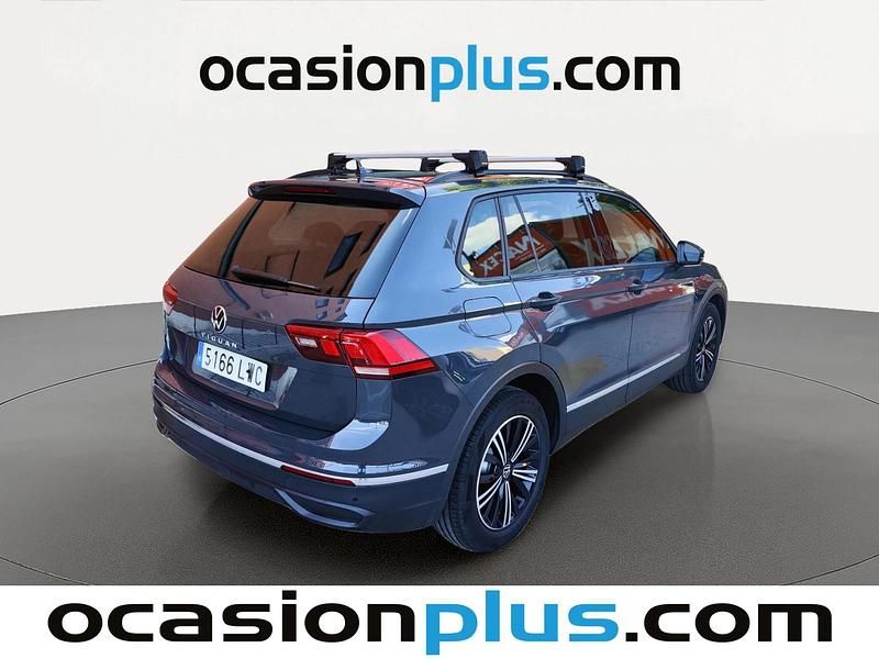 Usado VW Tiguan Life 131 CV (96 kW) 2022 Gris SUV
