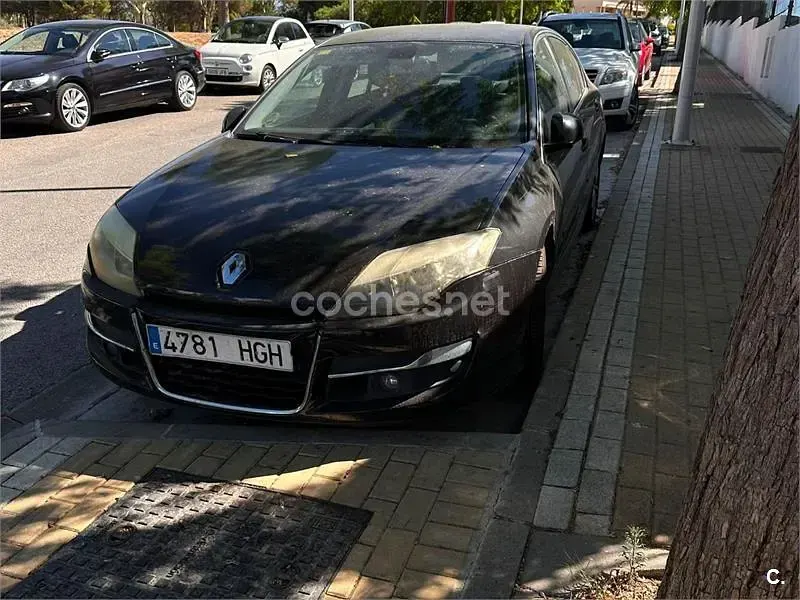 Usado Renault Laguna III Dynamique 130 CV (95 kW) 2011 Negro Berlina