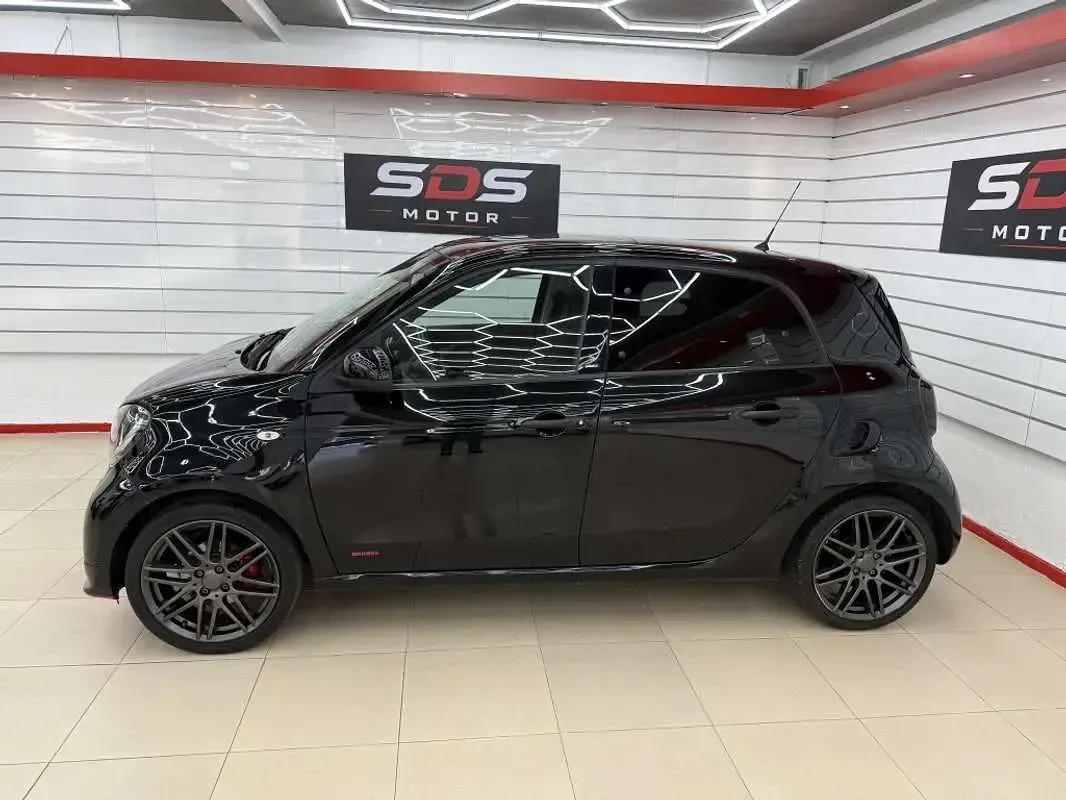Usado Smart ForFour Brabus 109 CV (80 kW) 2018 Negro Utilitario