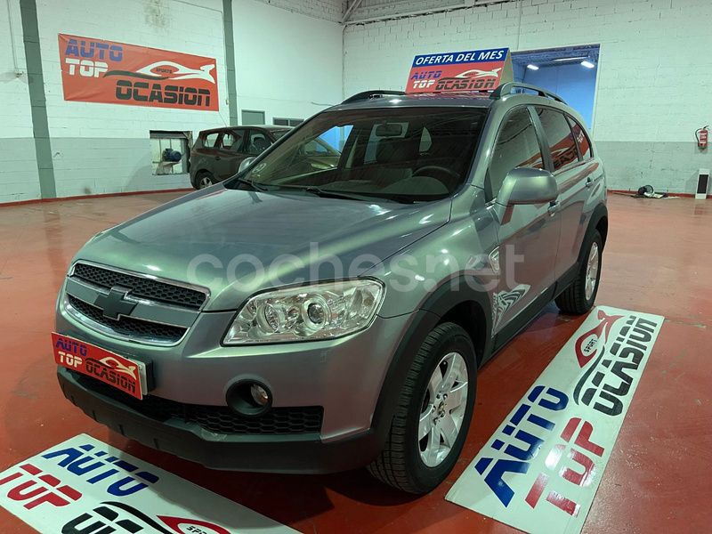 Gris / plata Usado 2011 Chevrolet Captiva LS SUV | 9499 € (Un poco caro) - Imagen 1/4