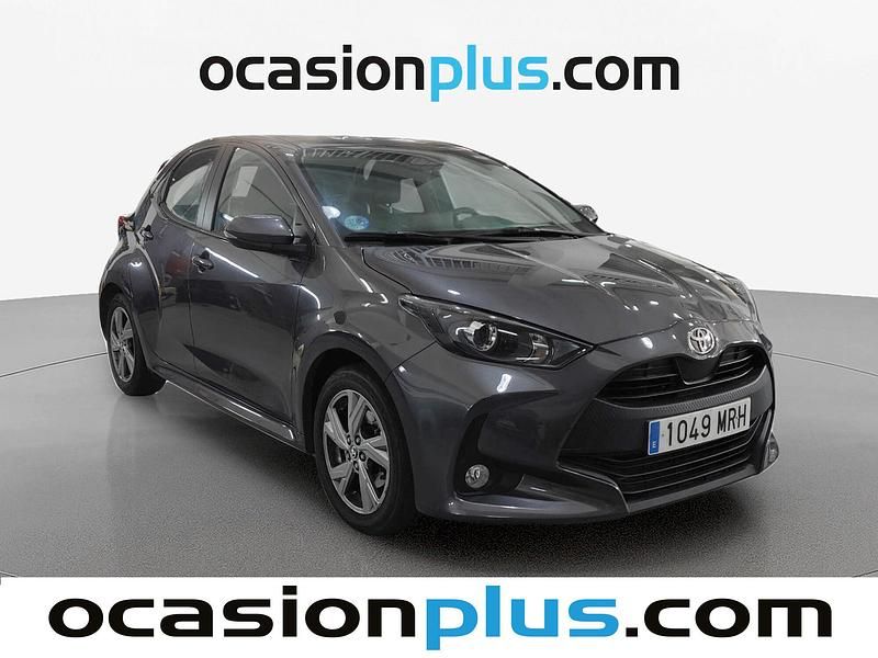 Usado Toyota Yaris Hybrid Active 116 CV (85 kW) 2024 Blanco Berlina