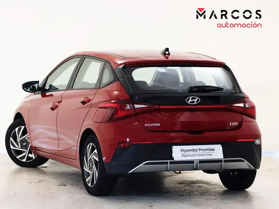 Usado Hyundai i20 84 CV (61 kW) 2024 Rojo Utilitario