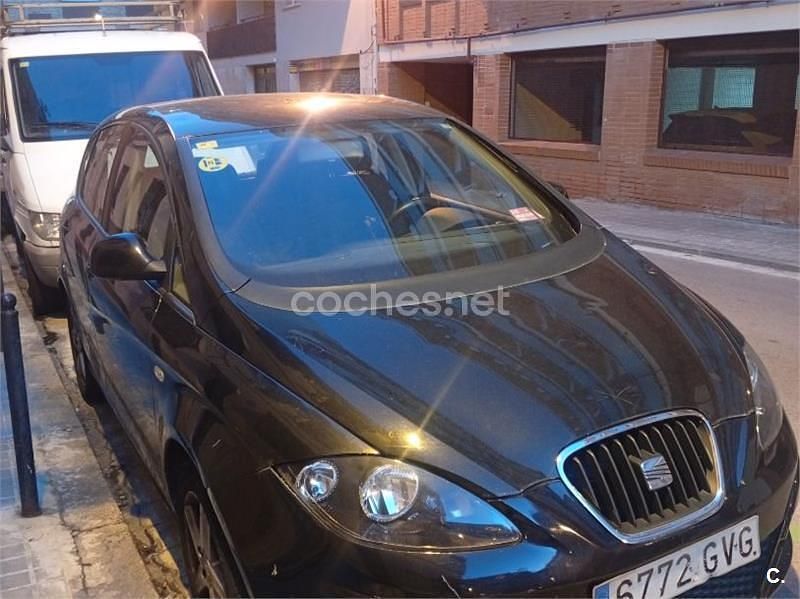 Usado Seat Altea Style 105 CV (77 kW) 2010 Negro Monovolumen