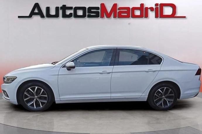 Usado VW Passat 121 CV (88 kW) 2020 Blanco Berlina