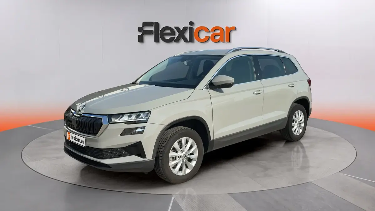 Usado Skoda Karoq Selection 116 CV (85 kW) 2024 Gris SUV
