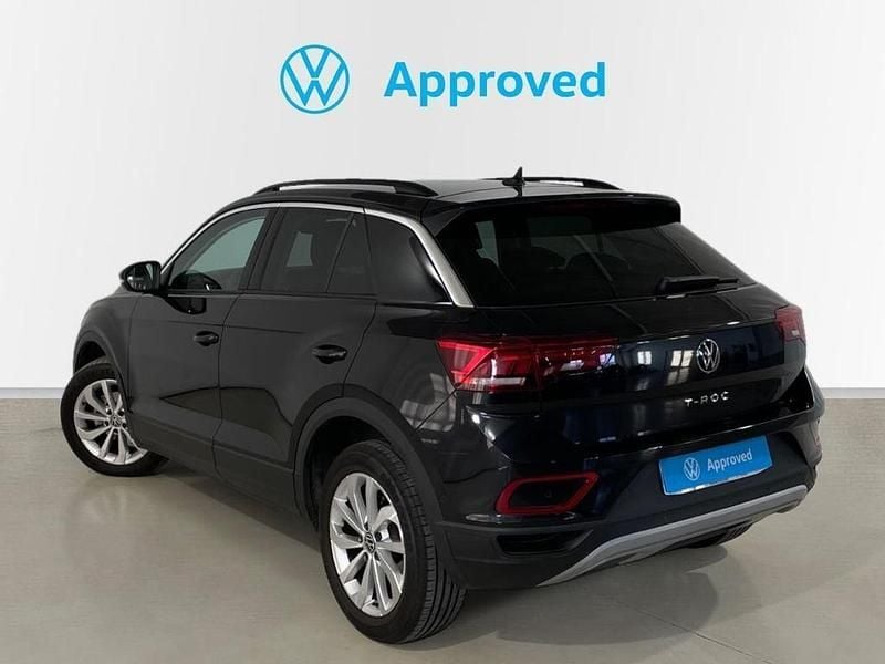 Usado VW T-Roc Life 110 CV (80 kW) 2024 Negro SUV