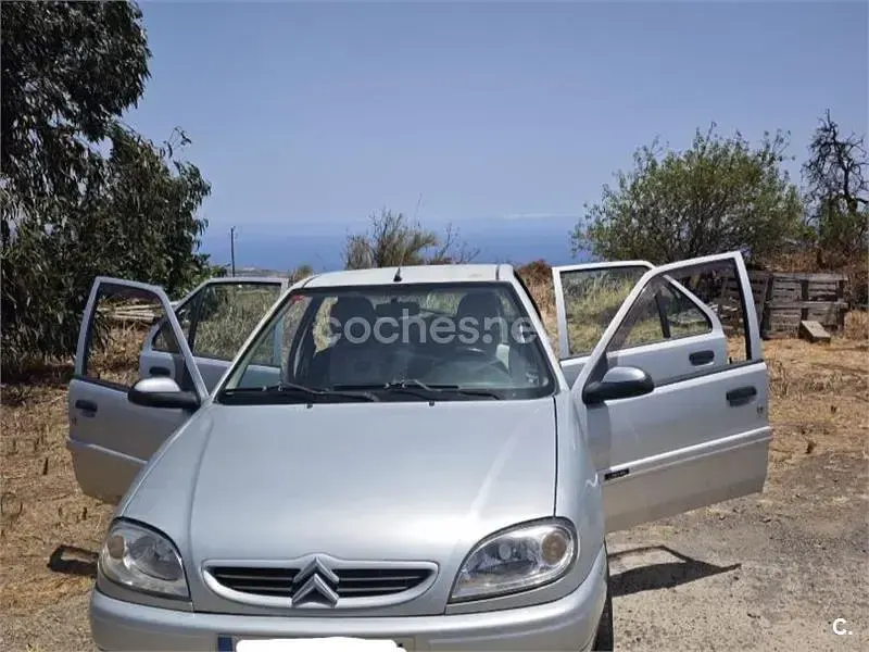 Usado Citroën Saxo 75 CV (55 kW) 2002 Gris / plata Utilitario