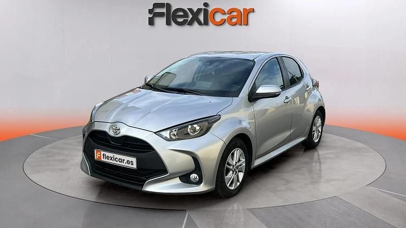Usado Toyota Yaris Edition 125 CV (91 kW) 2022 Gris Utilitario