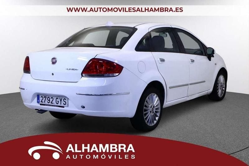 Usado Fiat Linea Emotion 105 CV (77 kW) 2010 Blanco Berlina