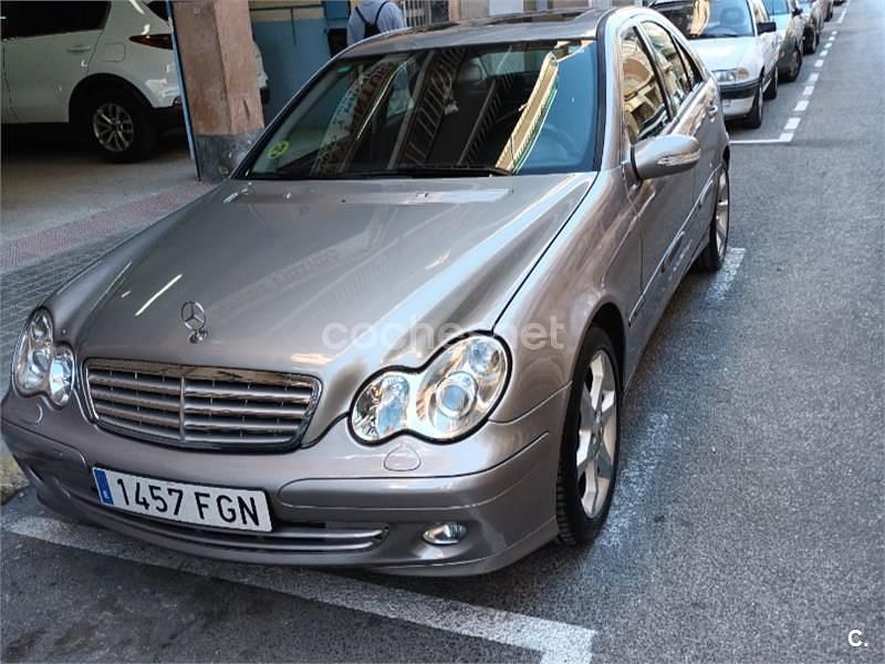 Usado Mercedes C200 Avantgarde 122 CV (89 kW) 2006 Gris / plata Berlina