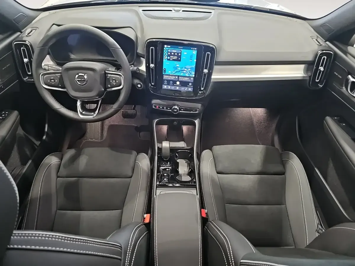 Nuevo Volvo XC40 Plus 163 CV (119 kW) 2026 Gris/plata SUV