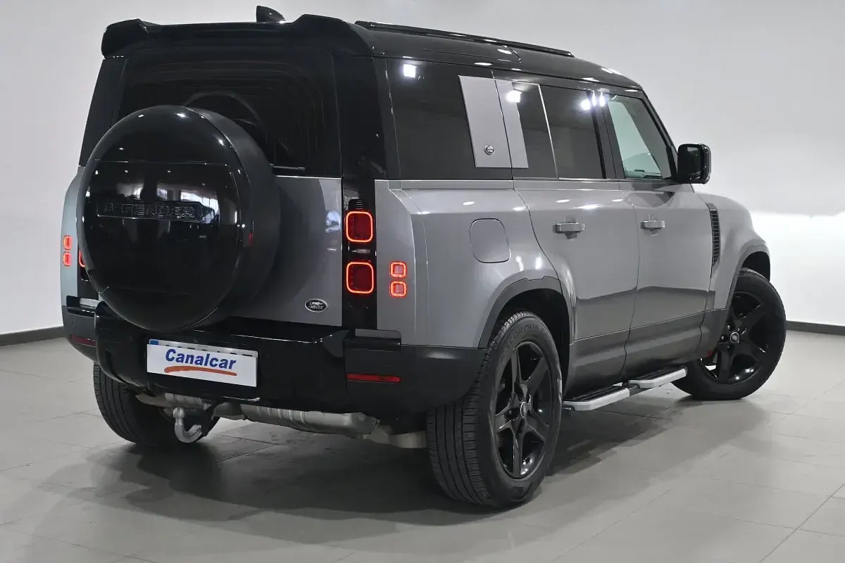Begagnad Land Rover Defender S 240 HK (176 kW) 2021 Grå SUV
