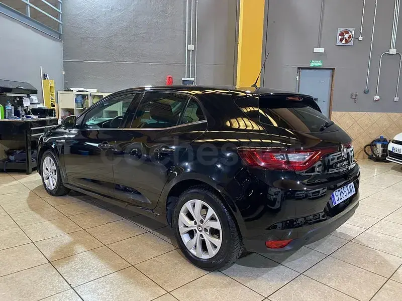 Usado Renault Mégane LIMITED 110 CV (80 kW) 2018 Negro Berlina