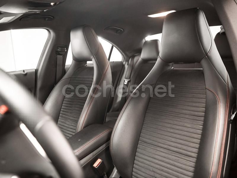Usado Mercedes CLA220 AMG line 170 CV (125 kW) 2013 Gris / plata Berlina