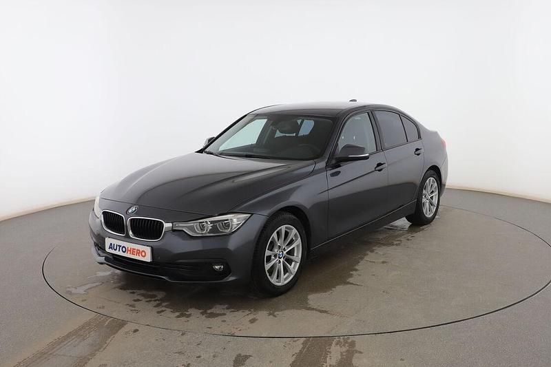 Usado BMW 318 Sport Line 150 CV (110 kW) 2018 Gris Berlina