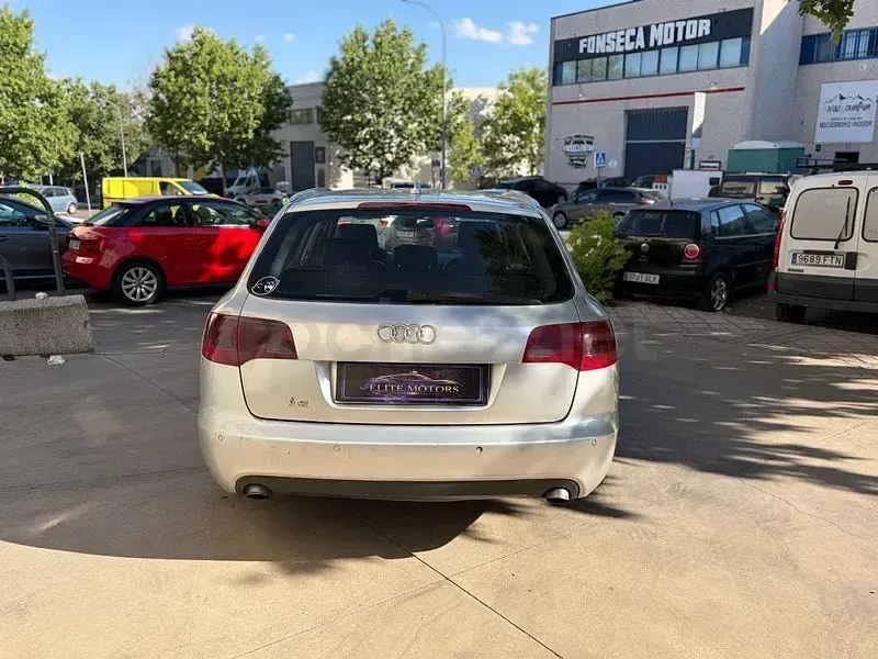 Usado Audi A6 180 CV (132 kW) 2005 Gris / plata Familiar
