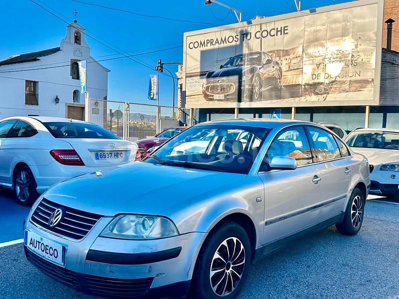 Gris / plata Usado 2001 VW Passat Comfortline Berlina | 2490 € (Buen precio) - Imagen 1/4