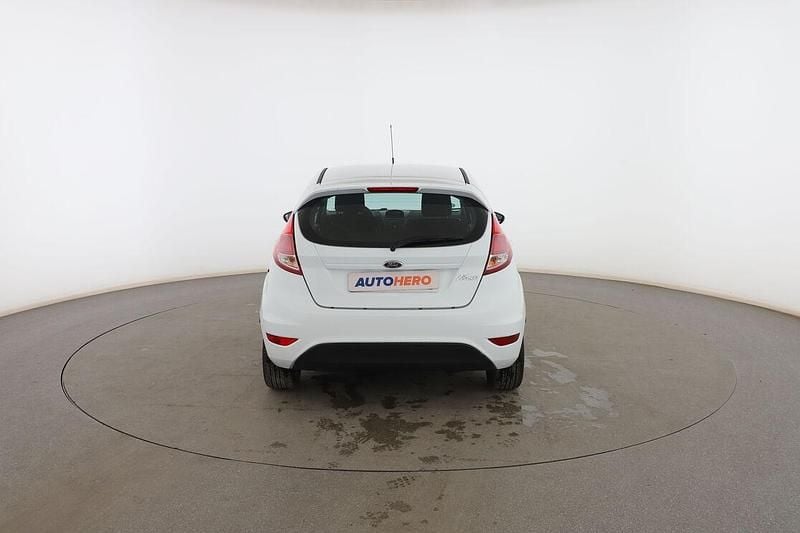 Usado Ford Fiesta Trend 82 CV (60 kW) 2015 Blanco Utilitario