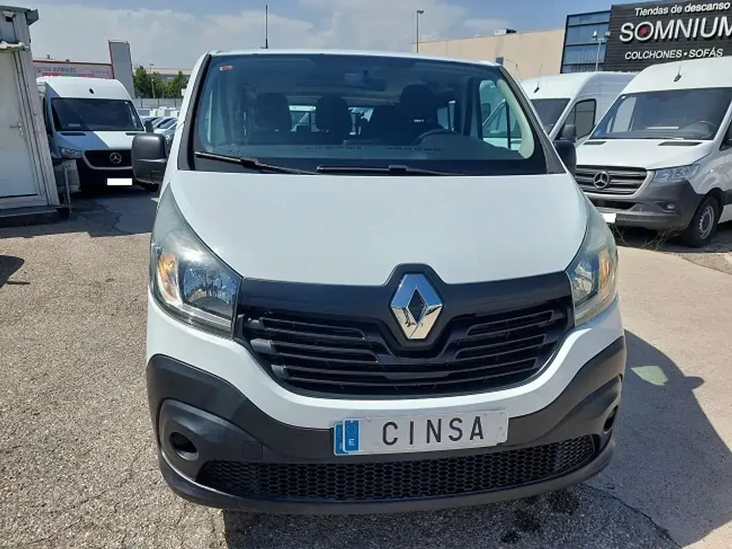 Usado Renault Trafic 120 CV (88 kW) 2015 Blanco Monovolumen