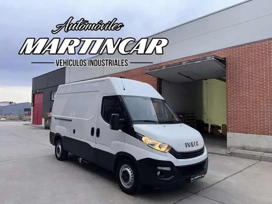 Usado Iveco Daily 160 CV (117 kW) 2019 Gris Van