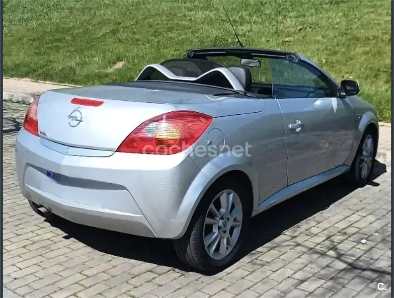 Usado Opel Tigra Sport 90 CV (66 kW) 2006 Gris / plata Descapotable