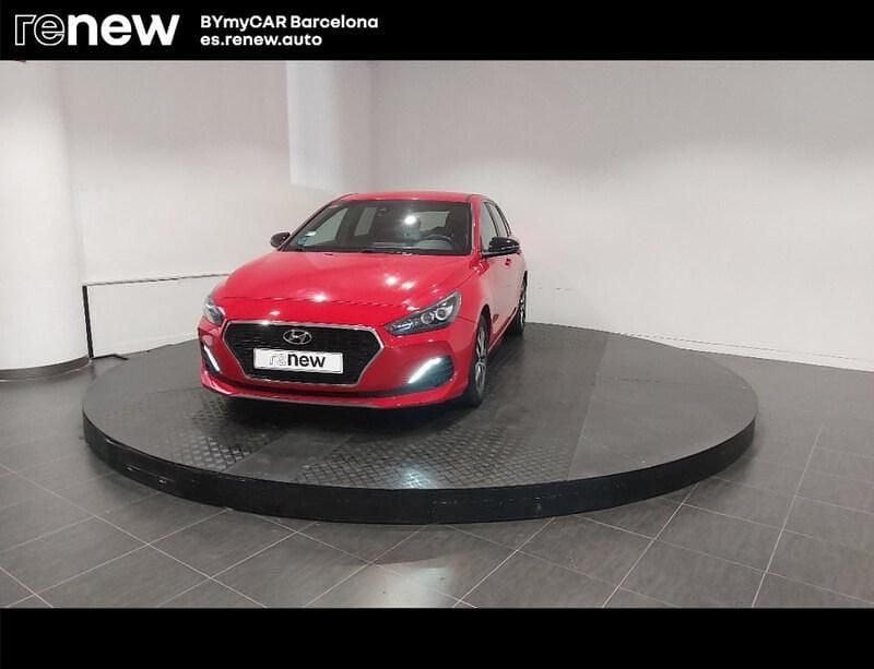 Usado Hyundai i30 120 CV (88 kW) 2019 Rojo Berlina