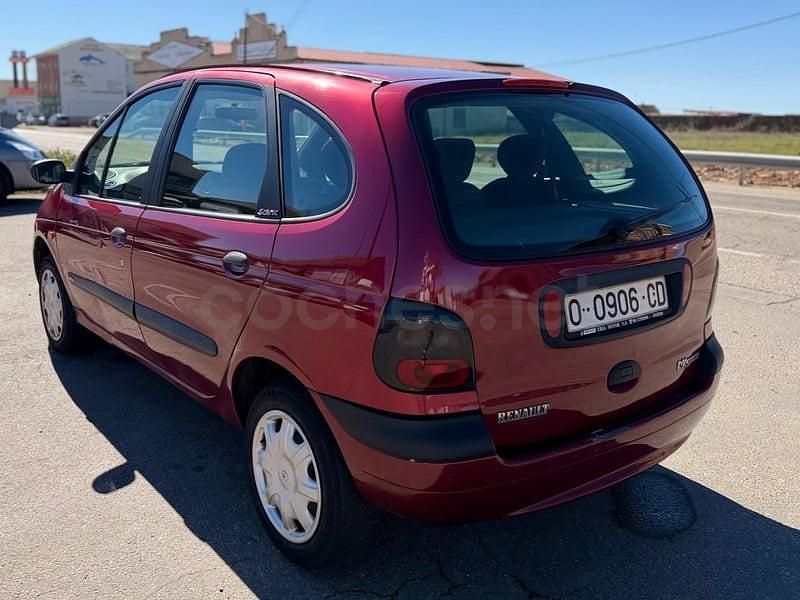 Usado Renault Scénic 100 CV (73 kW) 1999 Granate Monovolumen