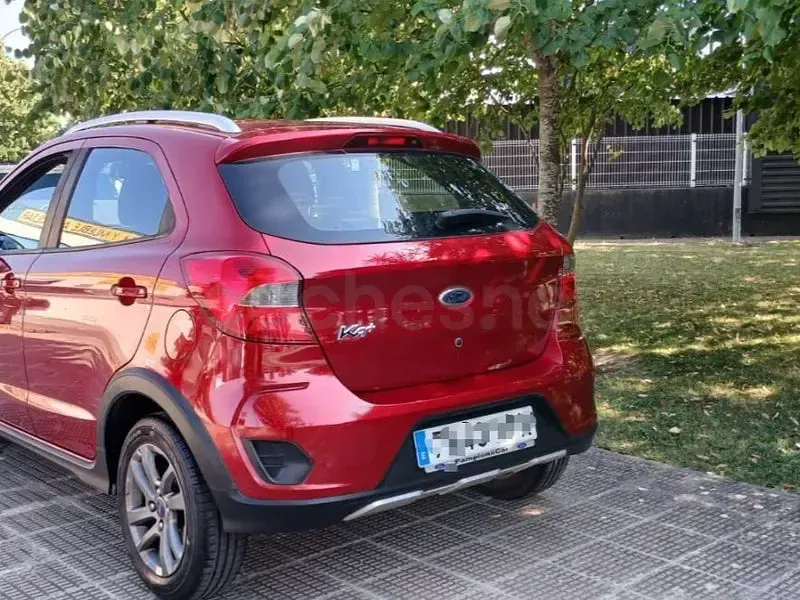 Usado Ford Ka Plus Ultimate 85 CV (62 kW) 2018 Granate Utilitario