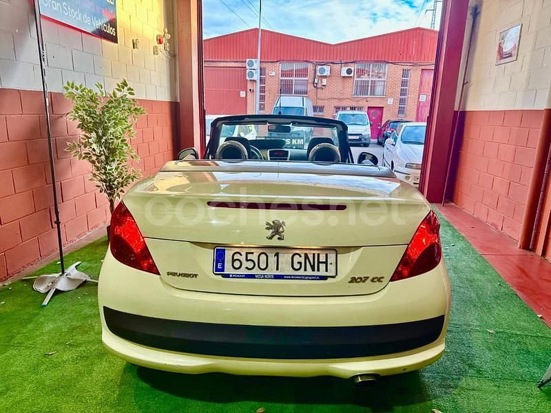 Usado Peugeot 207 CC 120 CV (88 kW) 2009 Blanco Descapotable