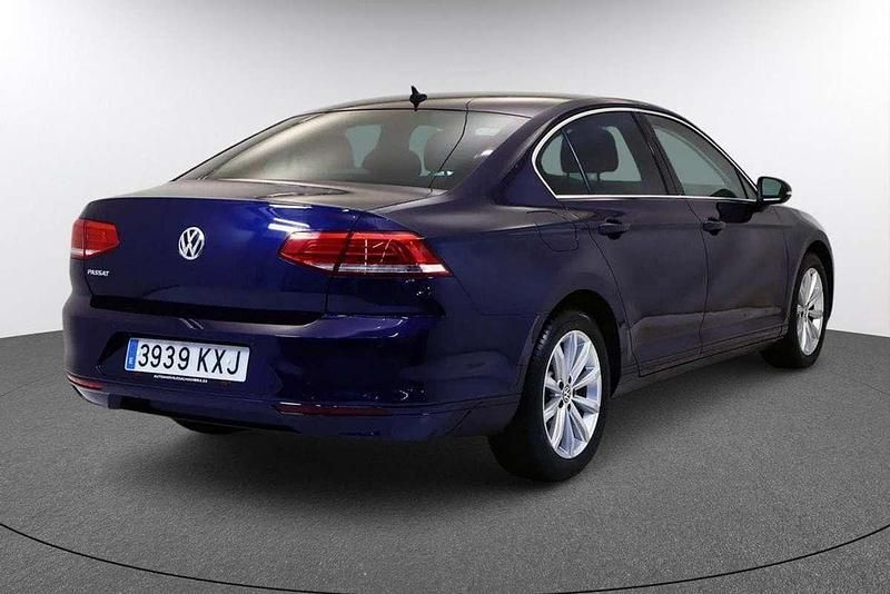 Usado VW Passat Advance 120 CV (88 kW) 2019 Azul Berlina