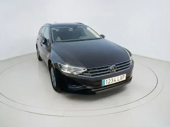 Usado VW Passat Business 150 CV (110 kW) 2022 Negro Familiar