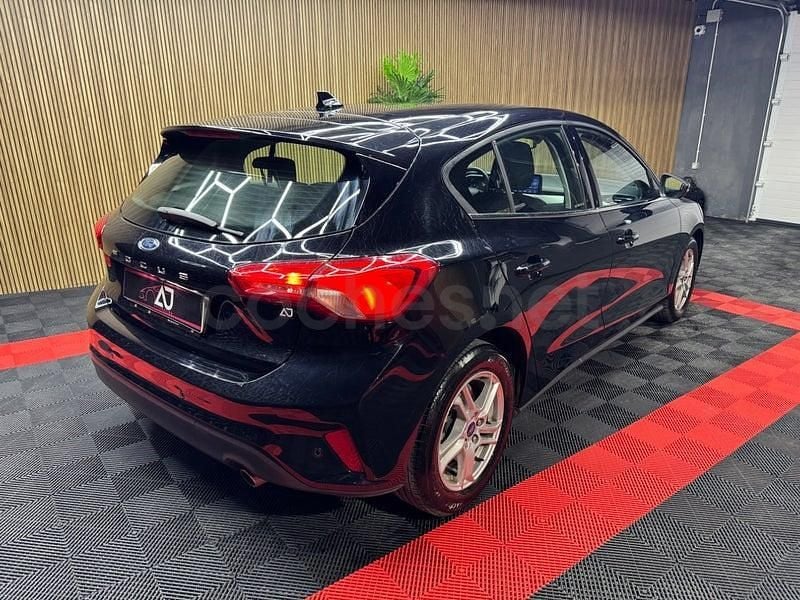 Usado Ford Focus Trend 120 CV (88 kW) 2022 Negro Berlina