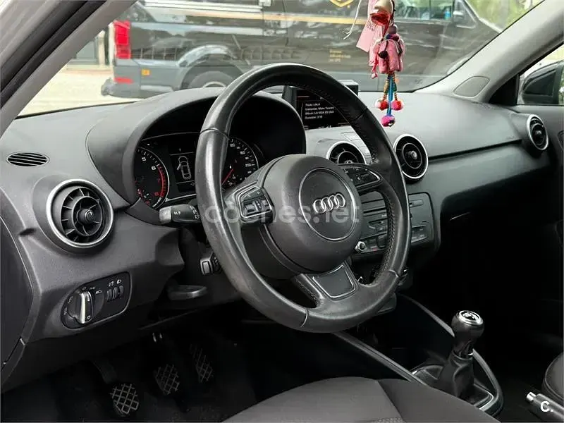 Usado Audi A1 Attraction 86 CV (63 kW) 2014 Negro Utilitario