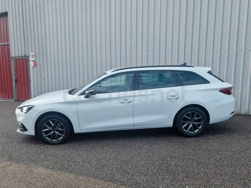 Usado Seat Leon Style 115 CV (84 kW) 2021 Blanco Familiar