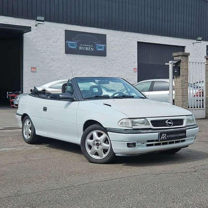 Usado Opel Astra 114 CV (83 kW) 1997 Blanco Descapotable
