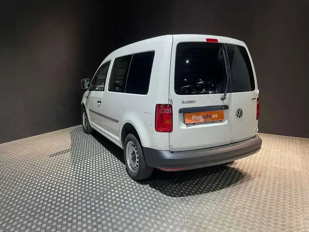 Usado VW Caddy Maxi Pro 102 CV (75 kW) 2020 Blanco Monovolumen