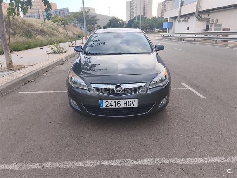Gris / plata Usado 2011 Opel Astra Cosmo ST Familiar | 4500 € (Precio justo) - Imagen 1/4
