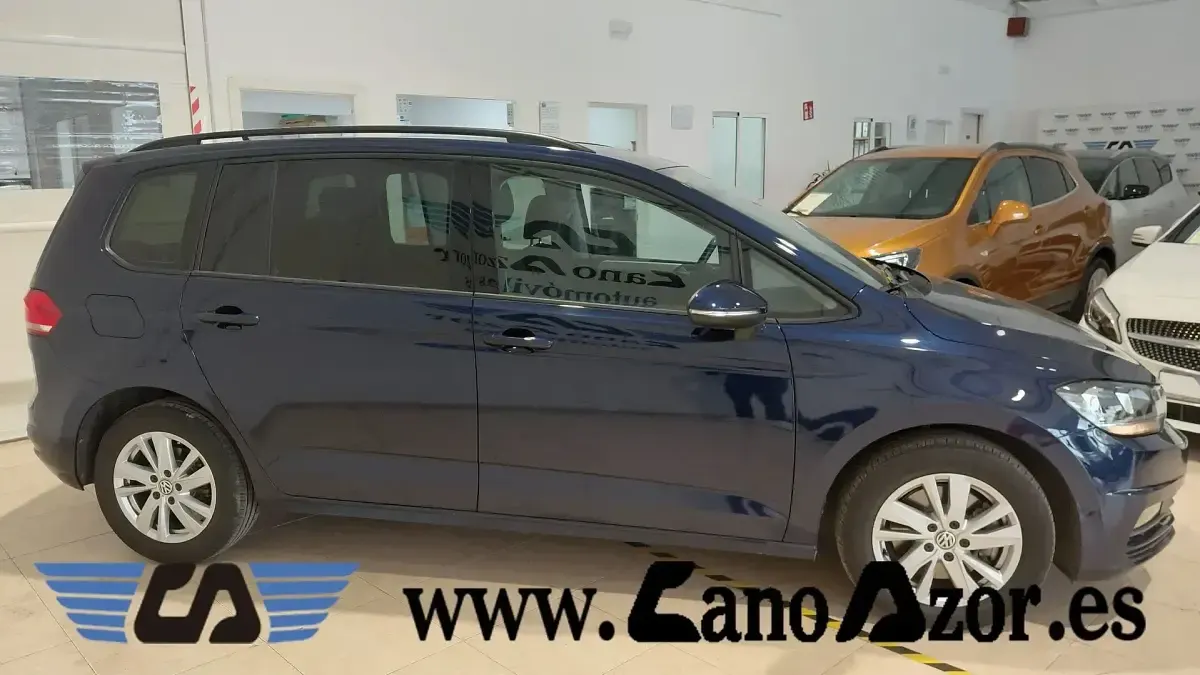 Usado VW Touran Business 116 CV (85 kW) 2020 Azul Monovolumen