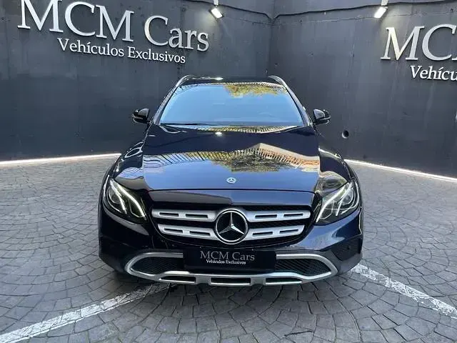 Usado Mercedes E220 194 CV (142 kW) 2019 Azul Familiar