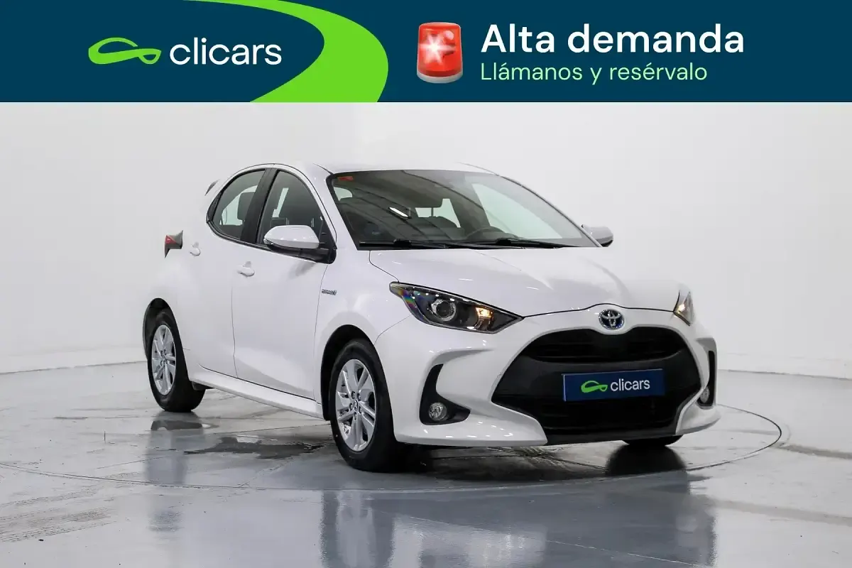 Usado Toyota Yaris Active 75 CV (55 kW) 2021 Blanco Utilitario