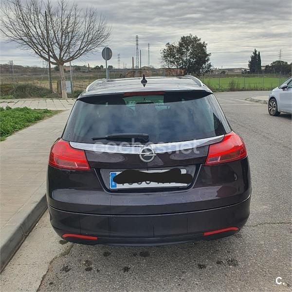 Usado Opel Insignia Sport 160 CV (117 kW) 2011 Marrón Familiar